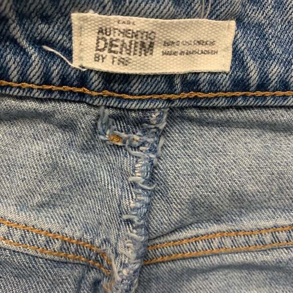 Zara distressed denim mini skirt size small 💙 - Picture 10 of 13